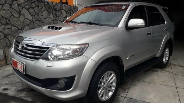 Toyota Hilux Sw4 3.0 Srv 4x4 - Foto 2