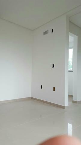 Apartamento semi mobiliado 2 dormitório sendo 1 suíte bem localizado nós ingleses - Foto 12