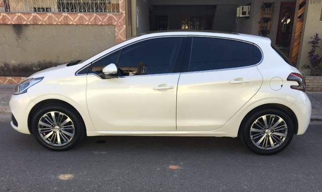 PEUGEOT 208 GRIFFE  TOP DE LINHA  AUTOMÁTICO BRANCO PEROLIZADO