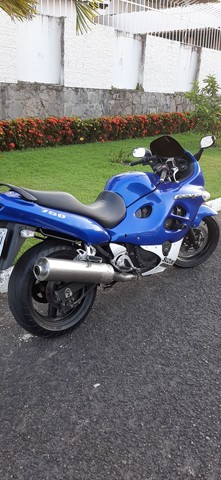 SUZUKI GSX750F BEM CONSERVADA