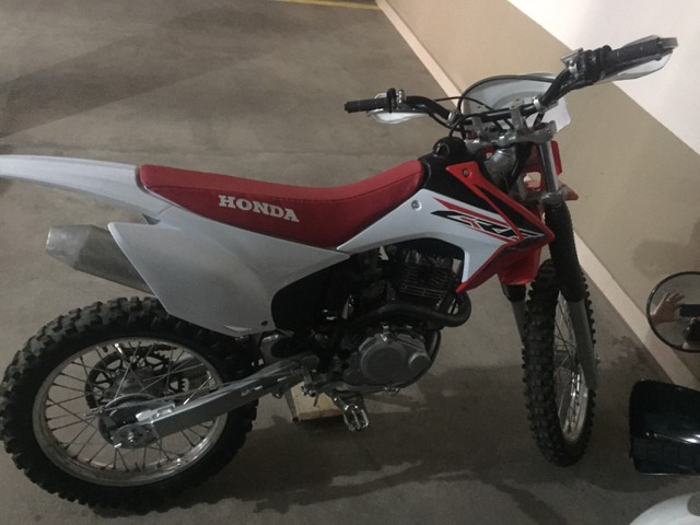 CRF 230 SEMINOVA.