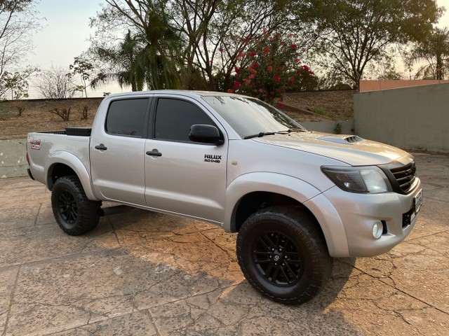 HILUX 4X4 DIESEL ANO: 2013
