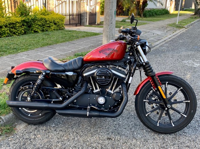 HARLEY DAVIDSON IRON 883