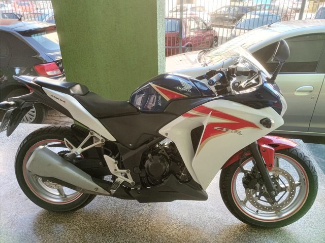 CBR 250R TRICOLOR