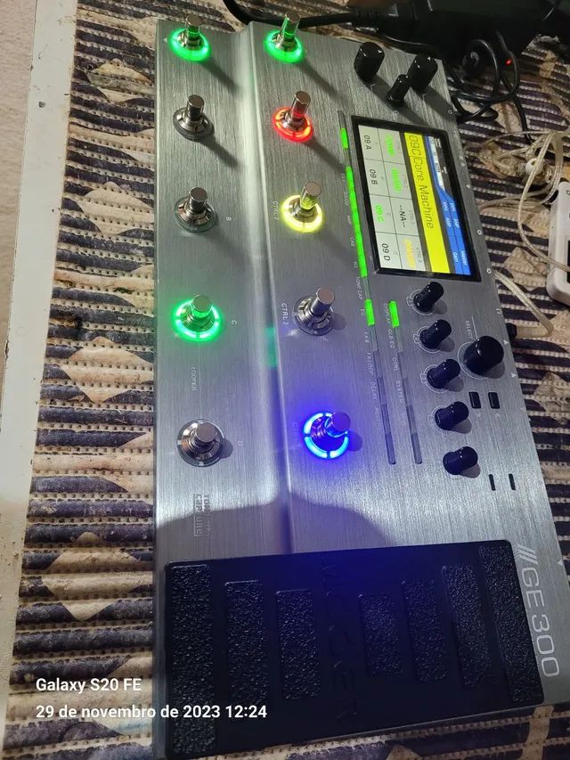 Pedaleira Mooer Ge 300 + case - Foto 4