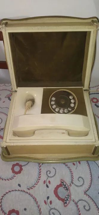 Telefone antigo de discar em estojo de madeira original 