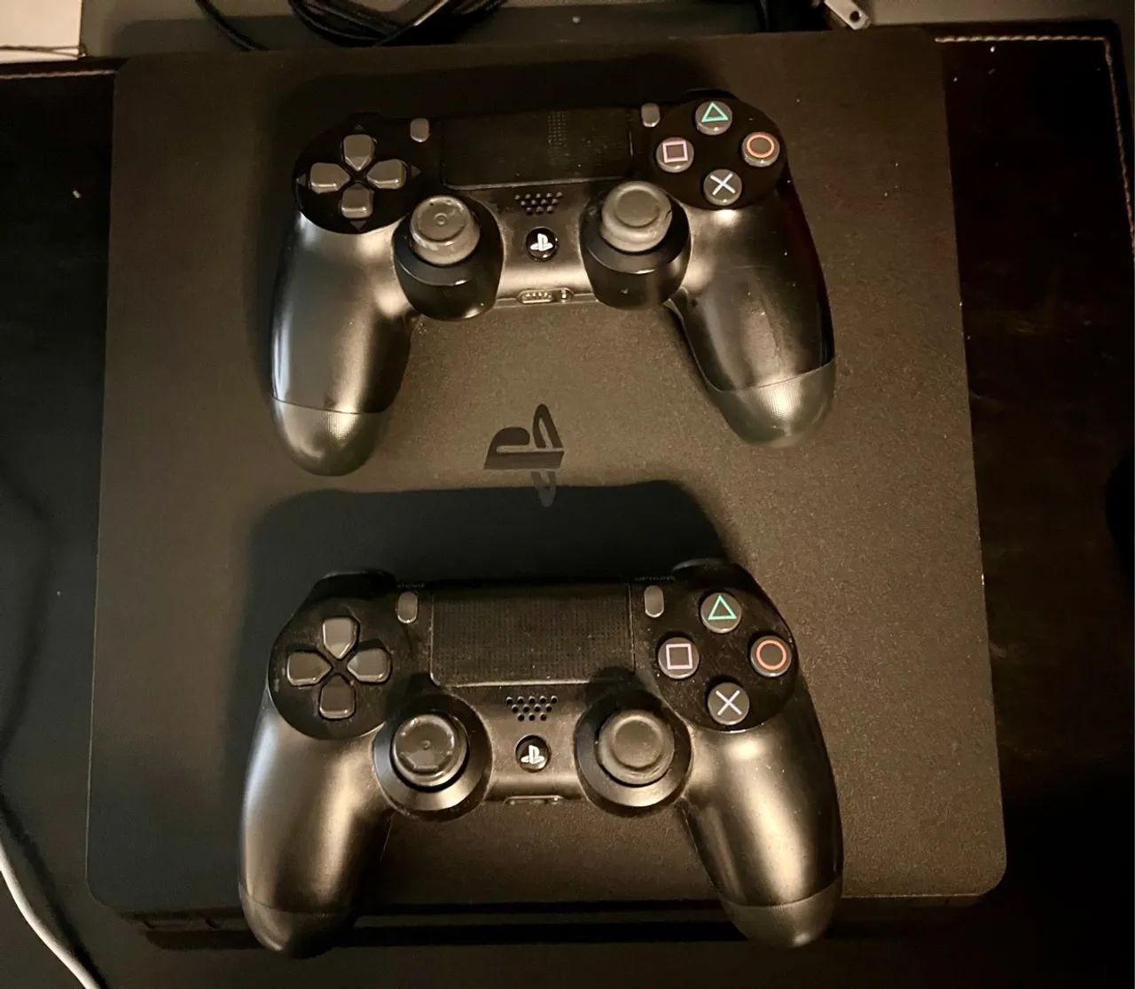 Playstation 4 com dois controles - Foto 2
