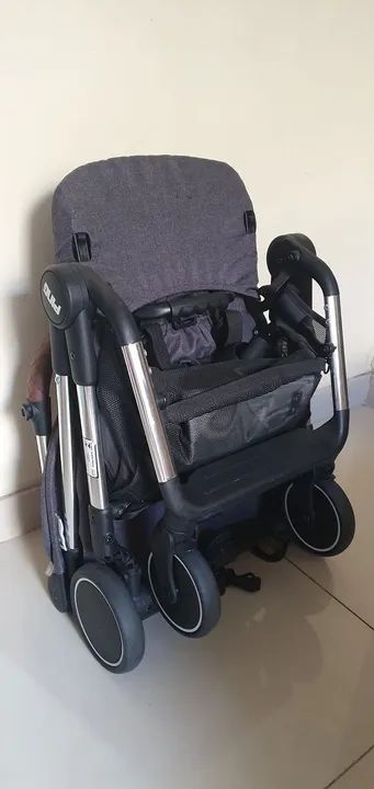 Carrinho de Bebê -  Prático e Confortável - Foto 4