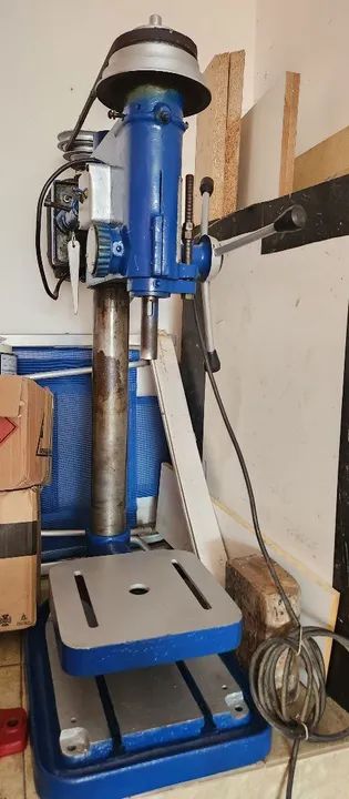 Furadeira,  rosqueadeira, mini fresa.