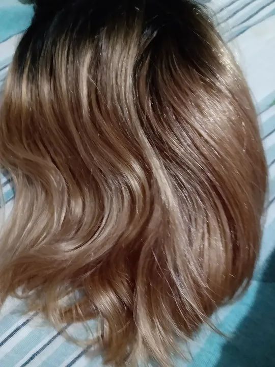 Peruca Loira com Mechas Castanhas - Luxo!