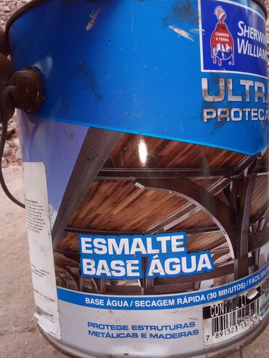 Vendo esse galão de tinta esmalte base d'água 