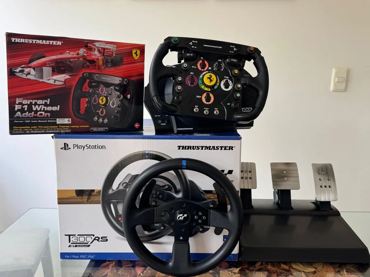 Volante Thrustmaster T300RS GT Edition para PC, PS5 e PS4 + Aro Add-on Ferrari F1 Wheel.