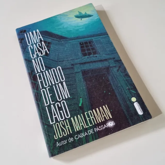 Livro - Uma Casa No Fundo De Um Lago - Josh Malerman, Intrínseca ESTADO DE NOVO