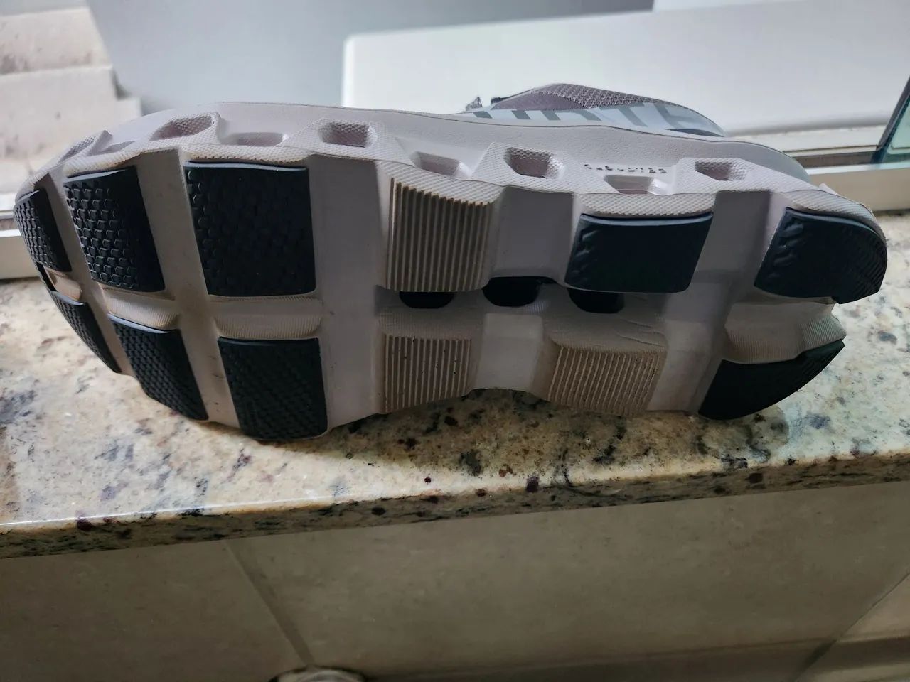 Tênis On feminino- Tamanho 39 - Foto 2