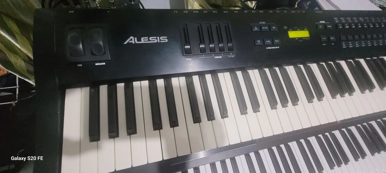 Teclado sintetizador Alesis QS7  - Foto 4