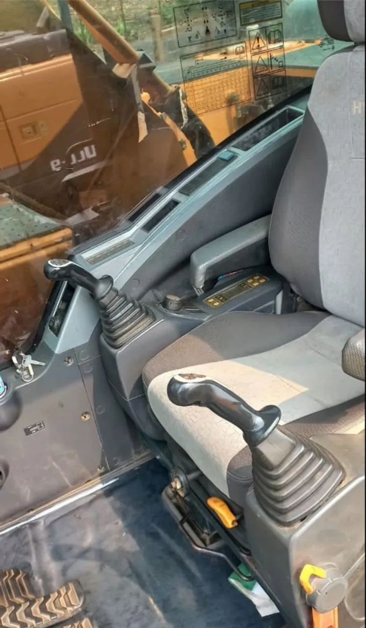 Escavadeira Hyundai 220LC - 2014 - Foto 5