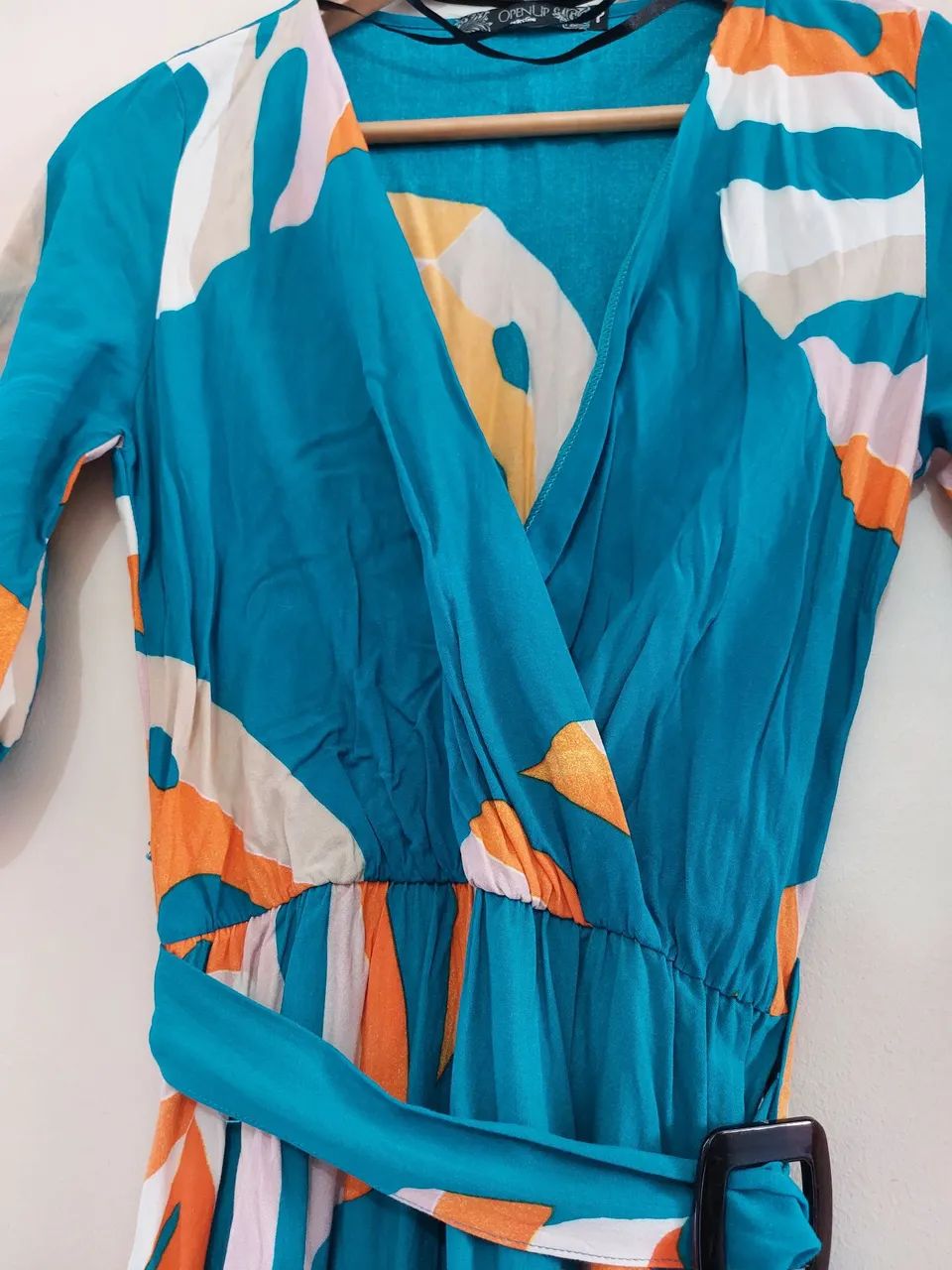 Vestido estampado azul com cinto - Foto 5