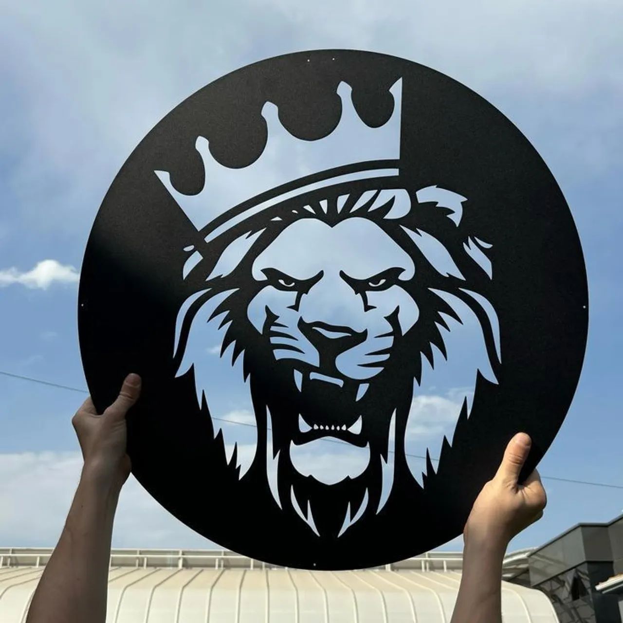 Placa Decorativa Leão com Coroa - Metal