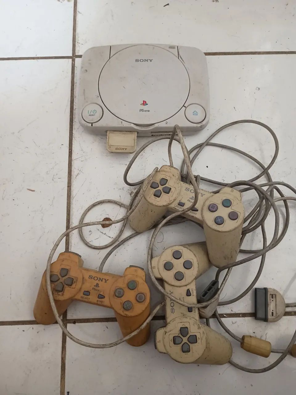 Playstation 1 com 3 controles