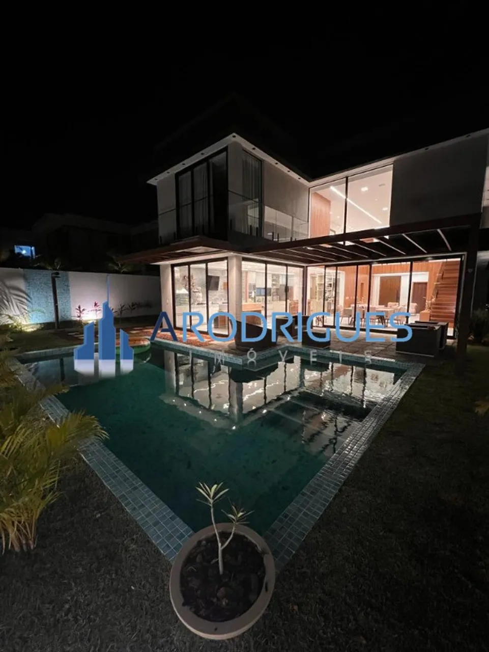 Espetacular Casa em Condomínio à Venda em Camaçari-BA, Vila de Abrantes - 5 Quartos, 4 Suí