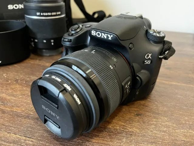 Câmera Sony Alpha a58 DSLR com lentes 18-55 / 55-200mm e Acessórios - Pronta para Uso - Foto 2