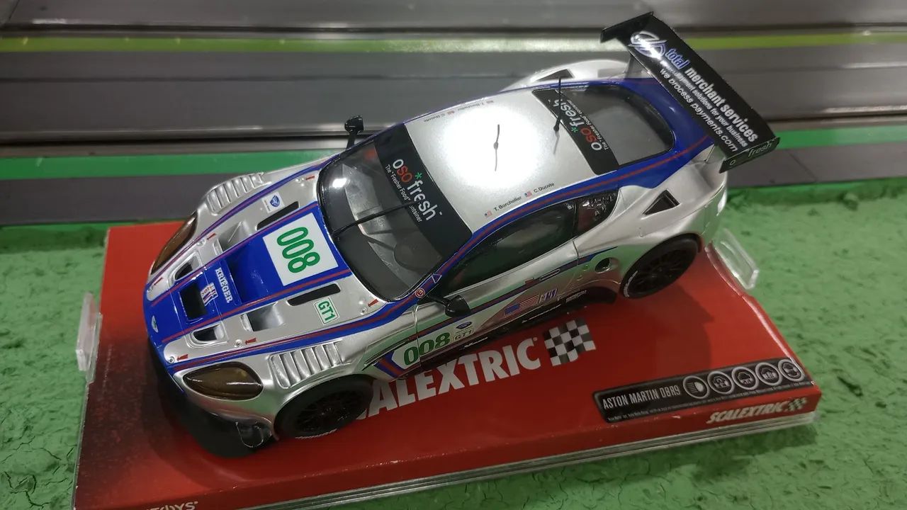 Carro de autorama Aston Martin DBR9 Scalextric