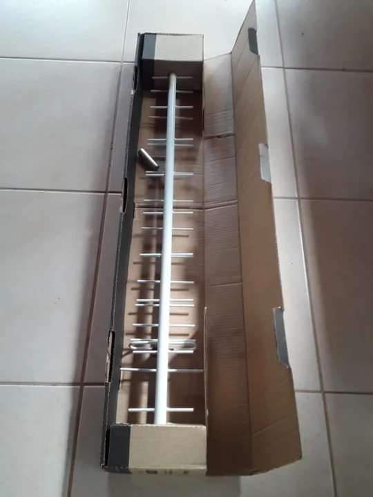 Antena celular 20dbi 850 MHz Aquário seminovo