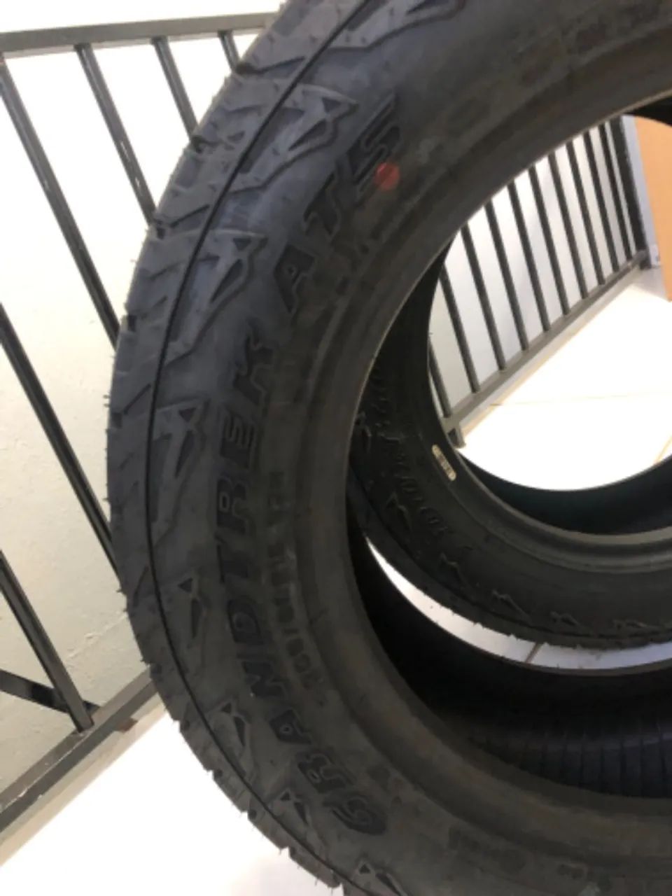 02 Pneus Zero, Dunlop GrandTrek AT5 92H medida 205/60/R16 só R$ 1.100,00  cont * - Foto 4