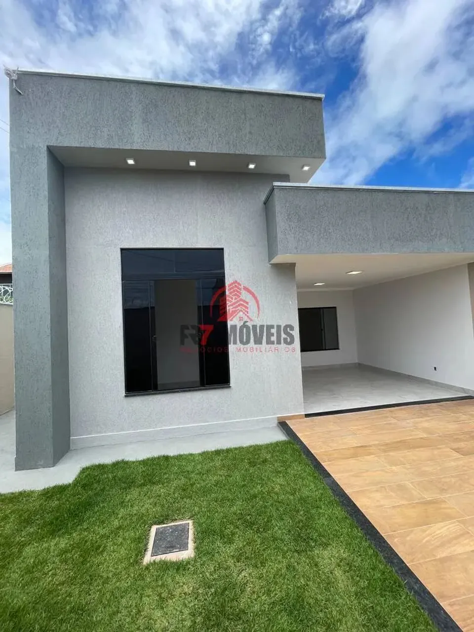 Linda Casa! Sozinha no Lote, 3 Quartos sendo 1 Suíte - Área Gourmet com Lavabo - Residenci