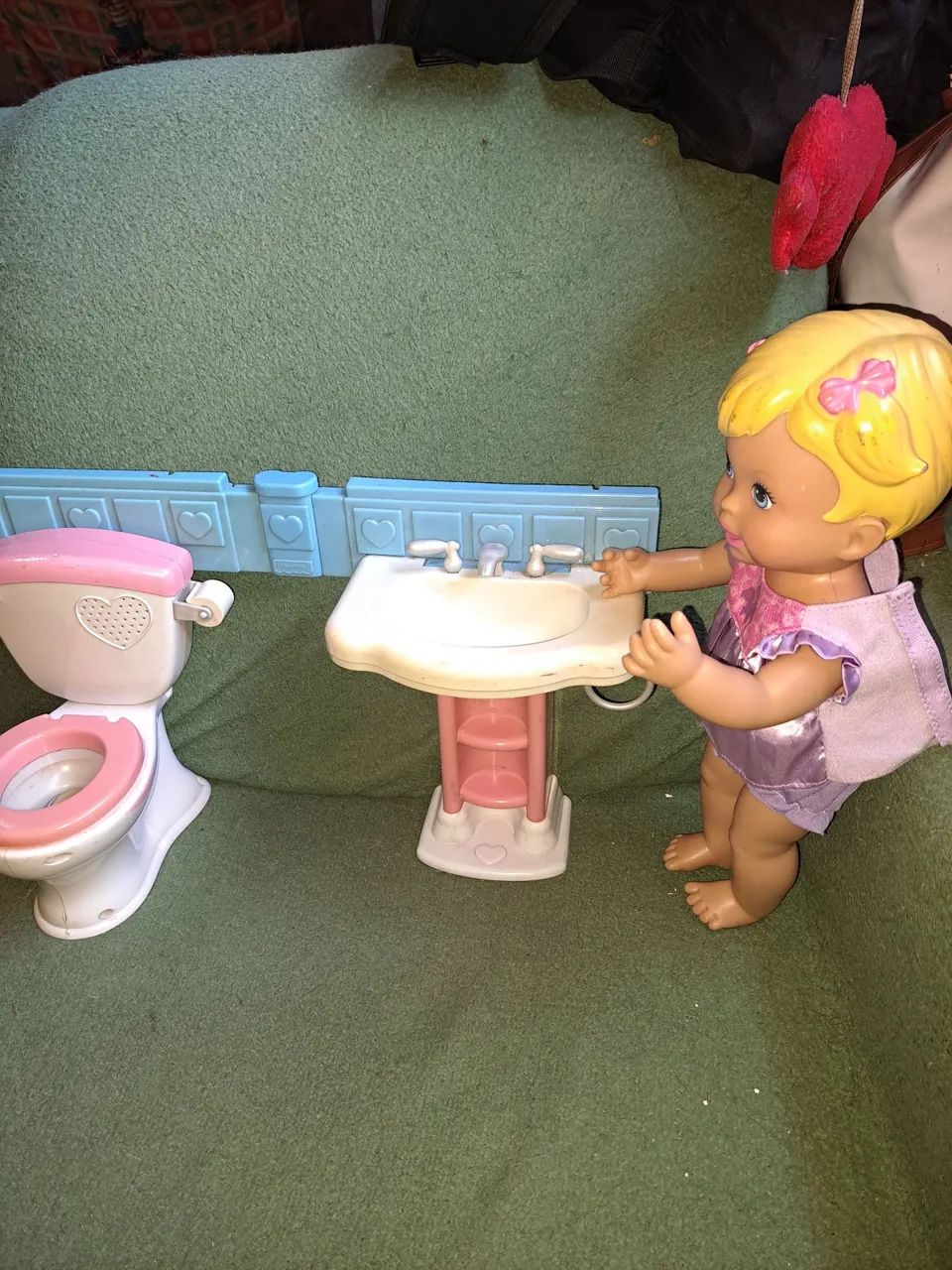 Boneca little momy com banherinho - Foto 2