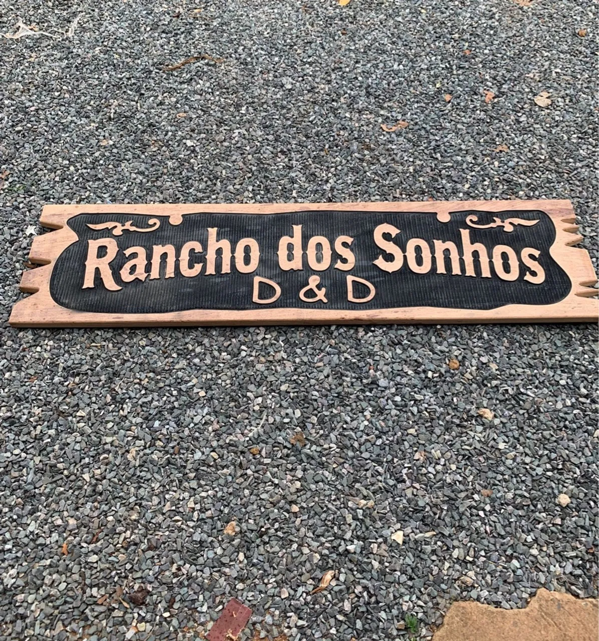 Placa entalhada madeira de lei