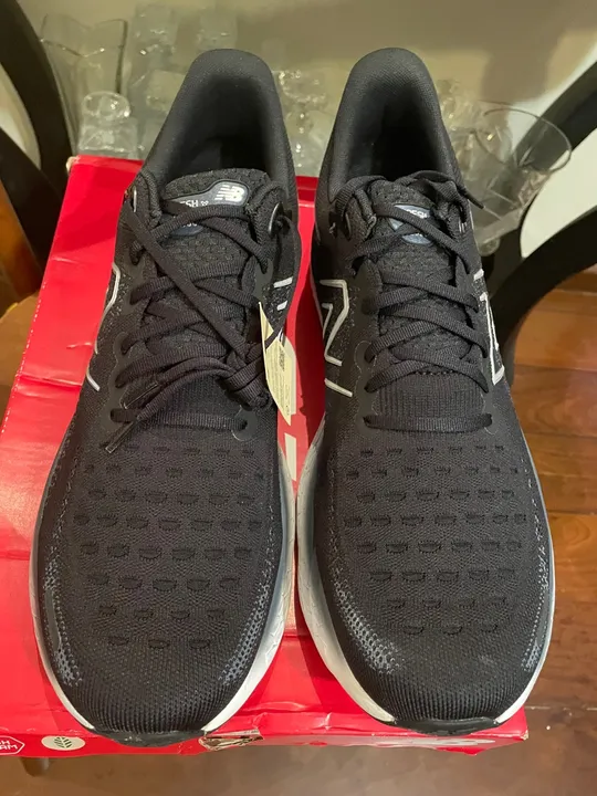 Tênis New Balance V12