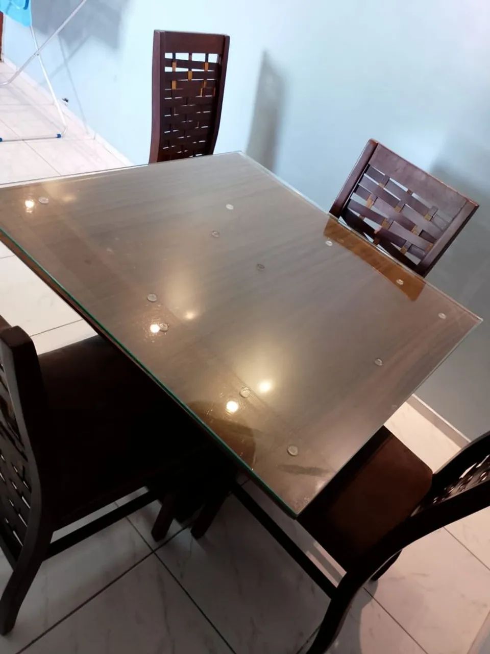 Vendo mesa com 4 cadeiras 64994315991554120