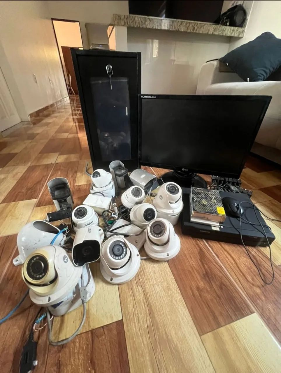 Kit de Câmeras de Segurança - 13 Câmeras HD + DVR.