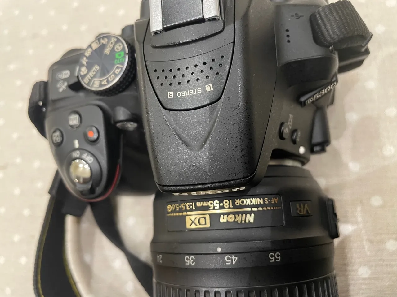 Câmera Nikon D5300 com lente 18-55mm