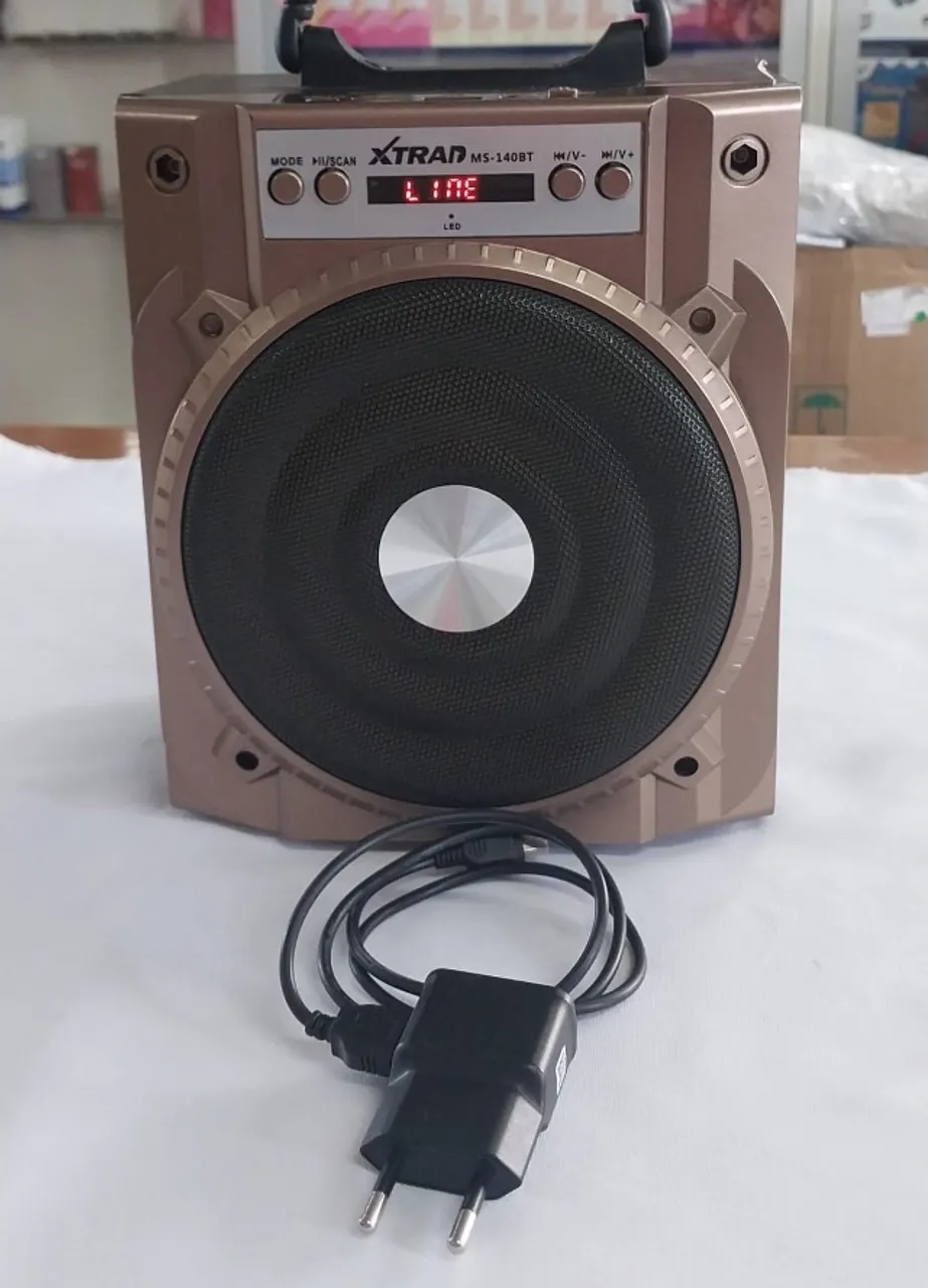 Caixa de Som Xtrad USB Cartão de memória Radio FM usado 21x12