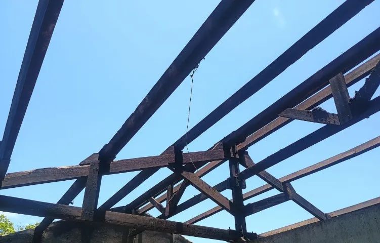 Vigotas ipê madeira grossa telhado estrutura inteira 