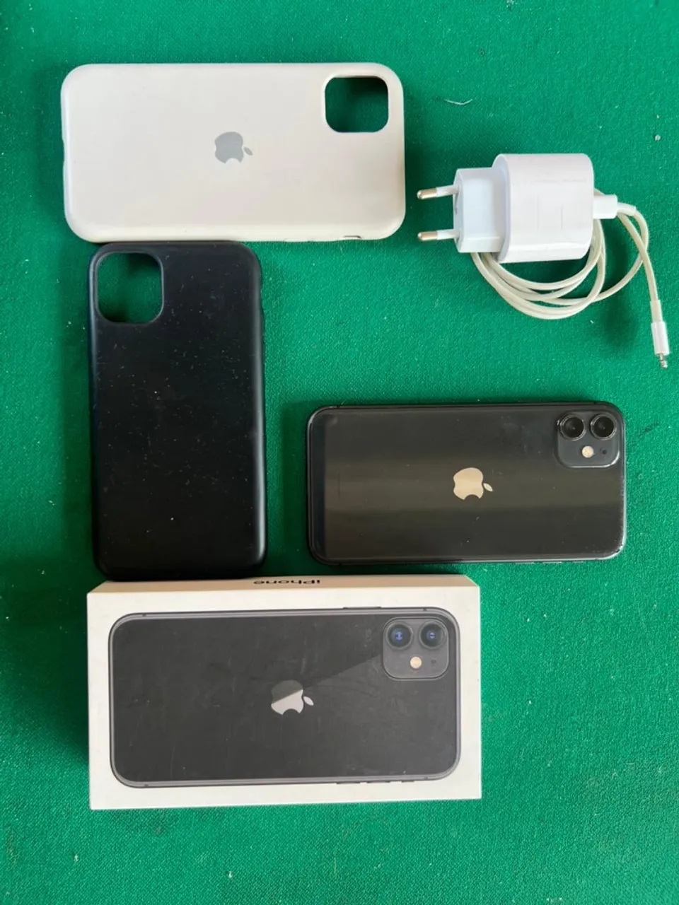 Acompanha 2 capinhas e carregador