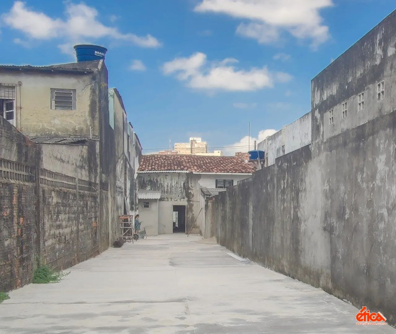 Imovel com espaço tipo loja (70,00m²) com banheiro e amplo terreno (180,00m²) aos fundos - - Foto 10