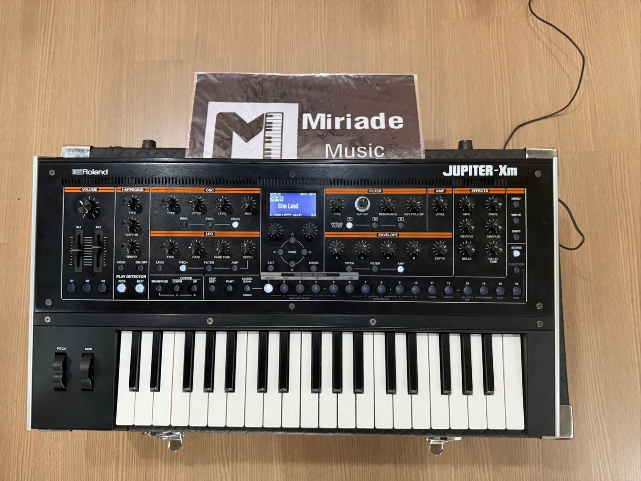 Roland Jupiter XM + Hard Case - Muito Bem Conservado - Loja Física