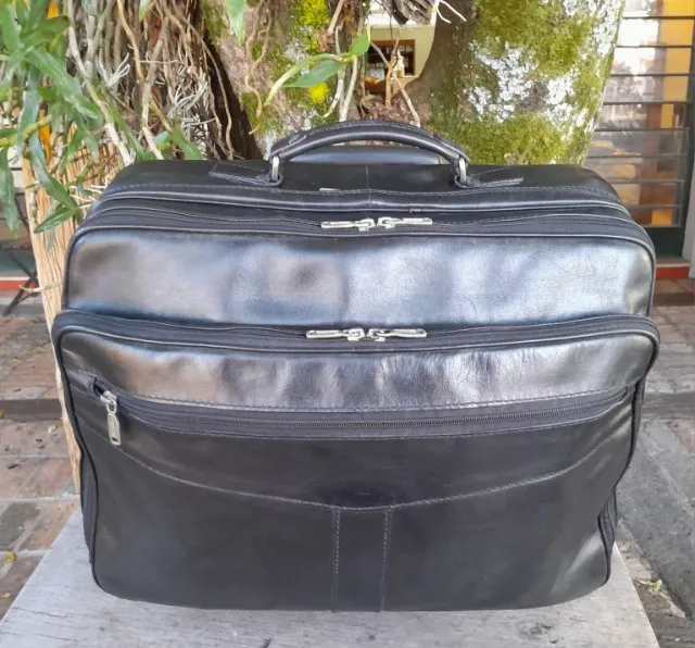 Mala trolley, em couro natural, da marca Bennesh.