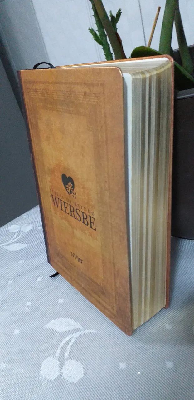 Bíblia de Estudo Wiersbe I Mesmo Autor do Comentário Bíblico Tradução NVI - Foto 2