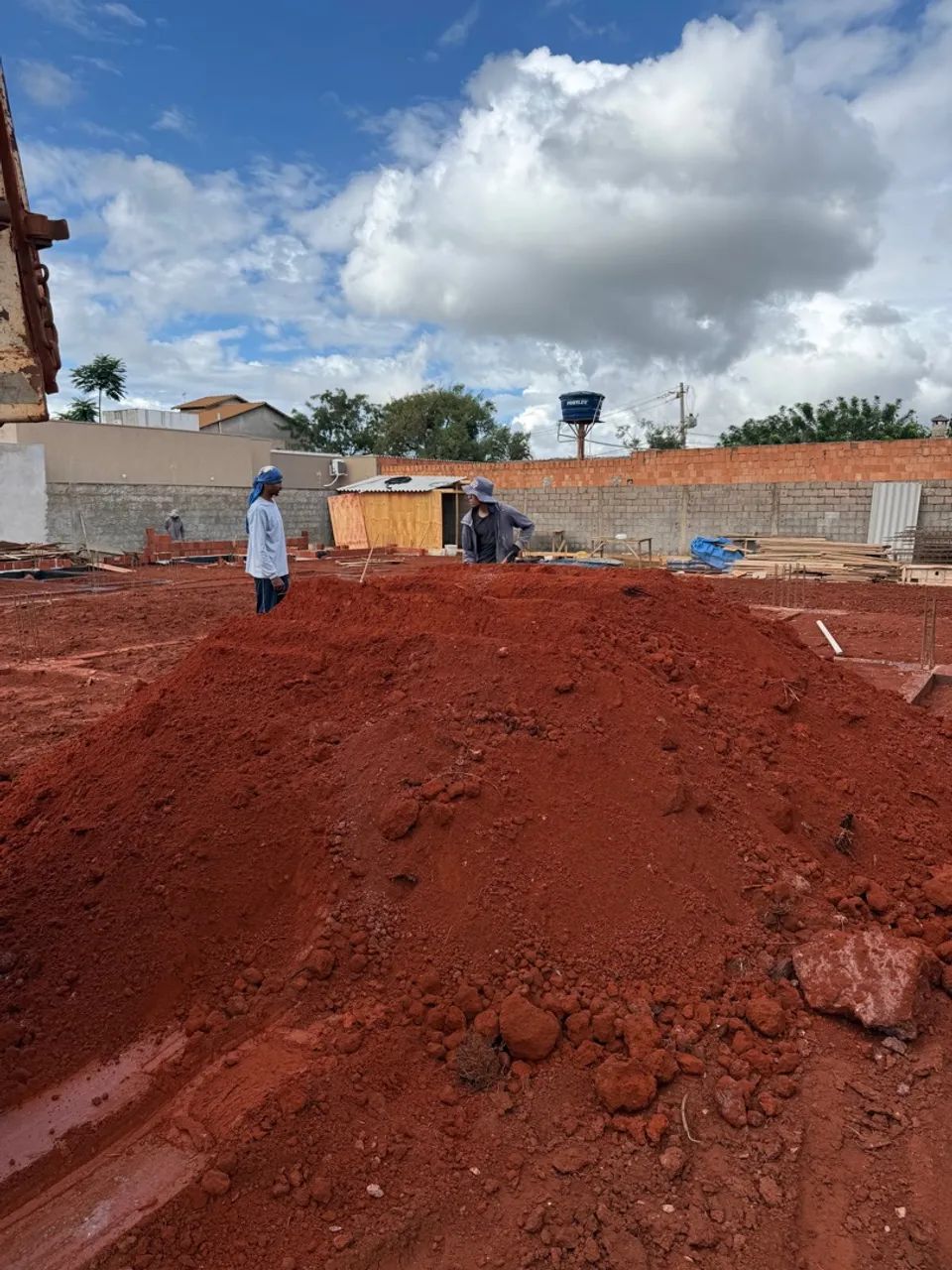 Aterro vermelho - Terra boa