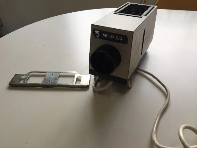 Projetor de Slide - Velux 150 - usado - bem conservado