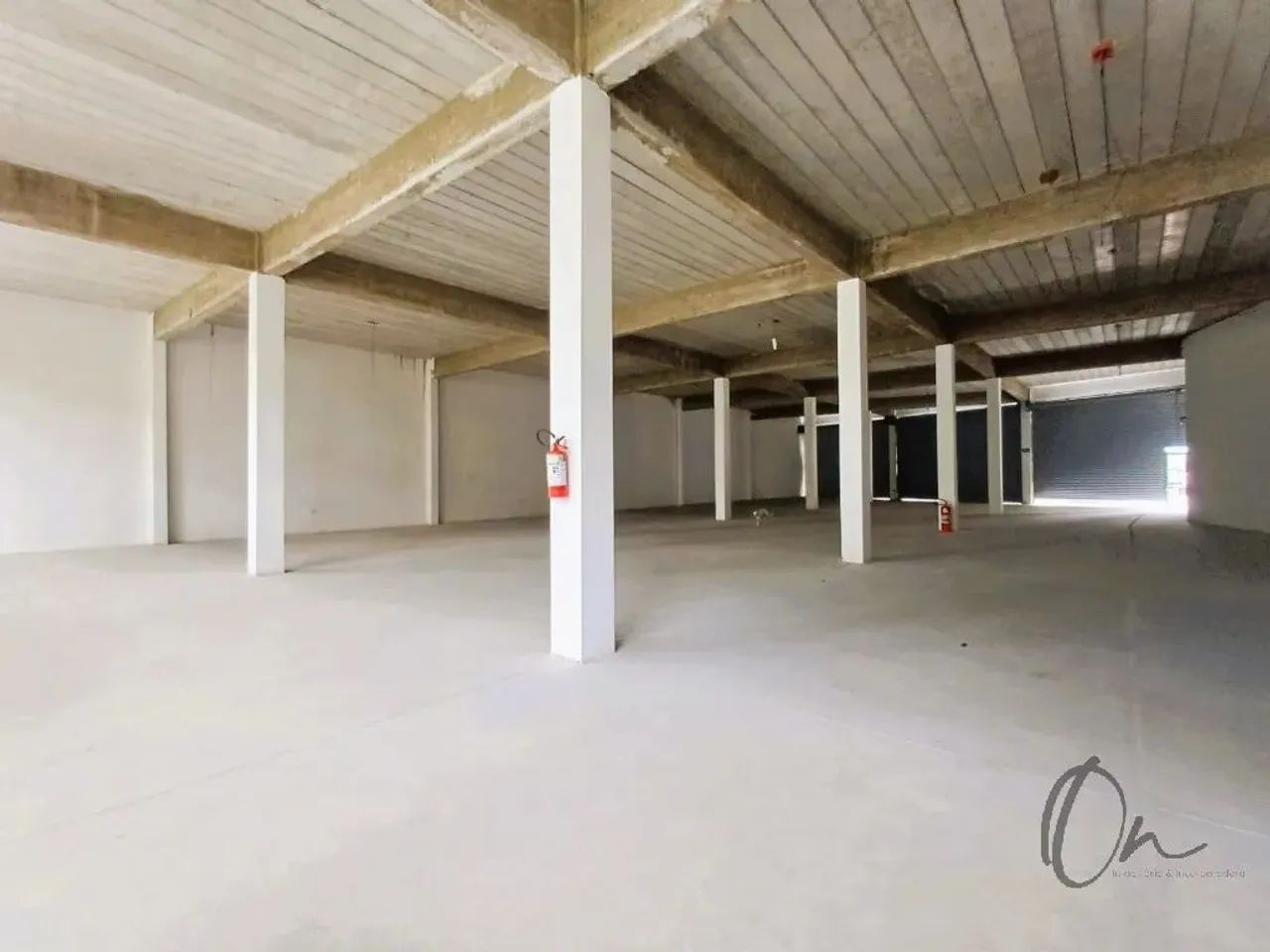 Galpão Comercial de Alto Padrão na Granja Viana: 3 banheiros, 10 vagas de garagem e 750m²  - Foto 5