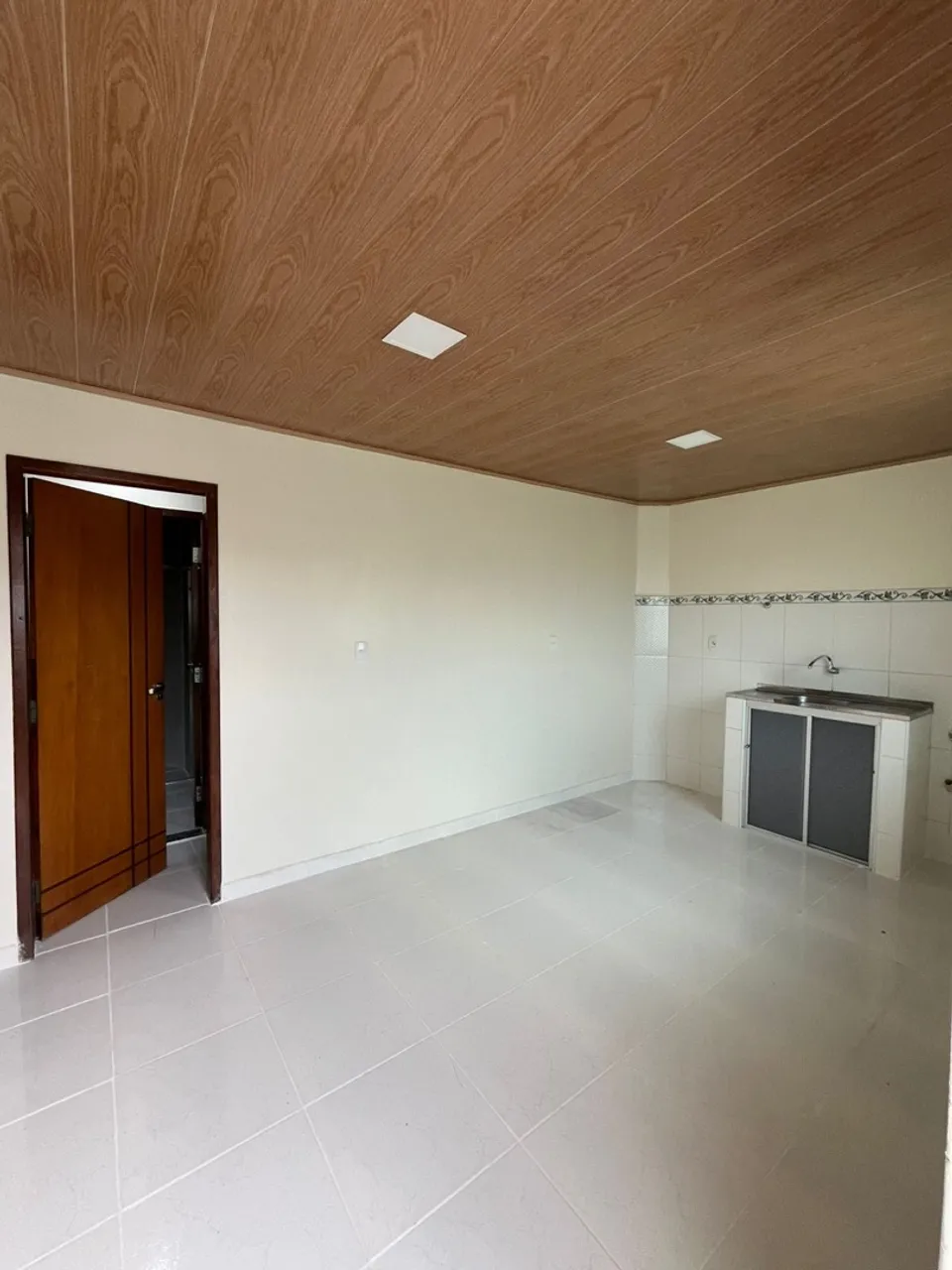 ALUGA-SE KITNET EM FLORES