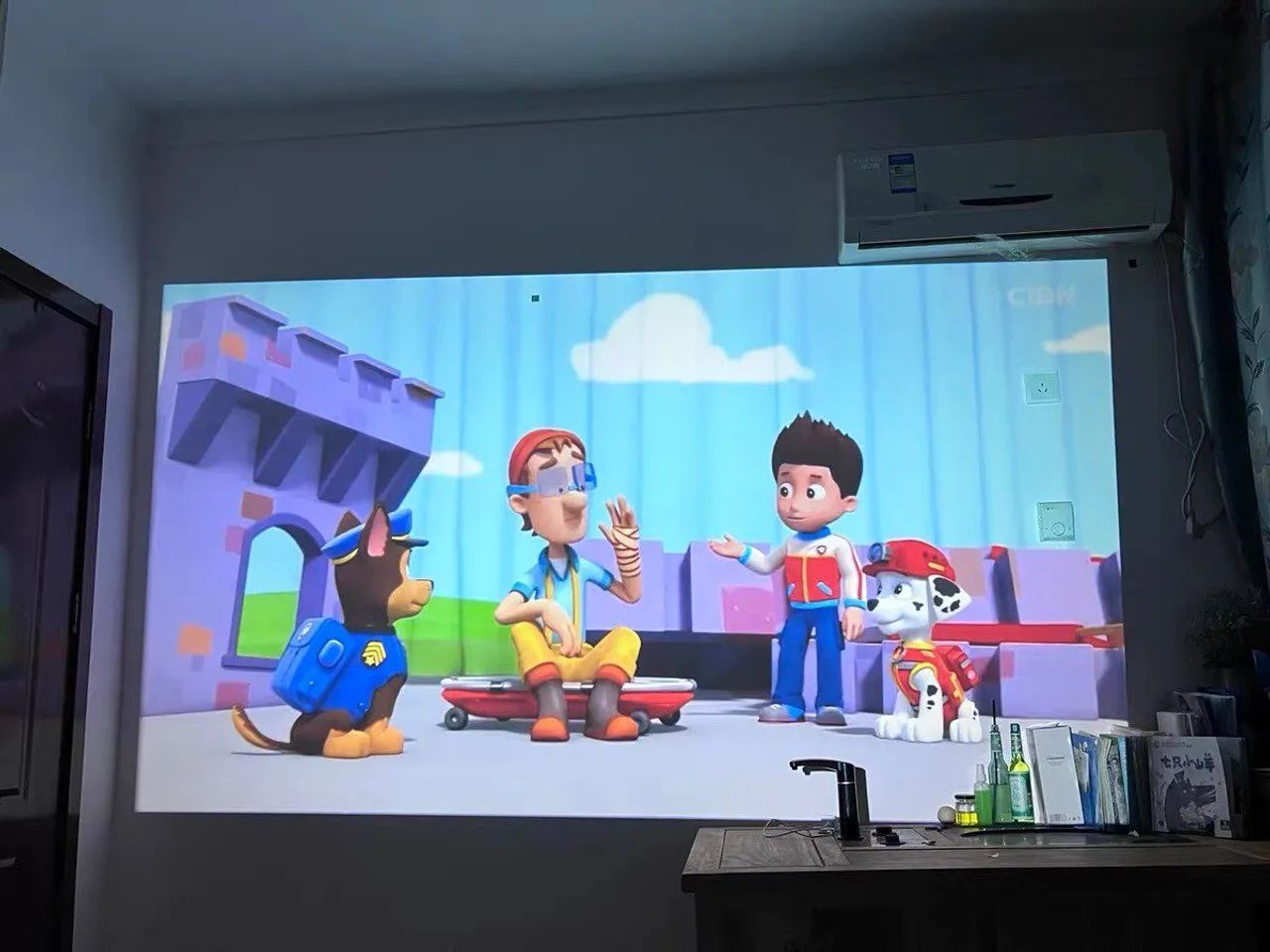 Projetor Portátil para Cinema em Casa - Foto 4