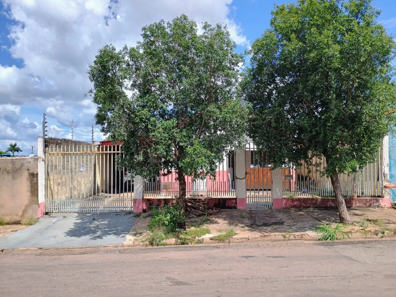 Casa tipo para venda com 4 quartos, 231m²