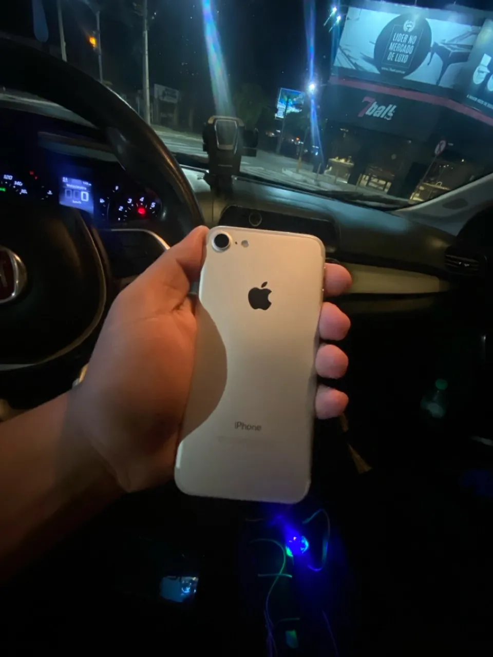 Vendo iPhone 7 pra ir embora rápido 