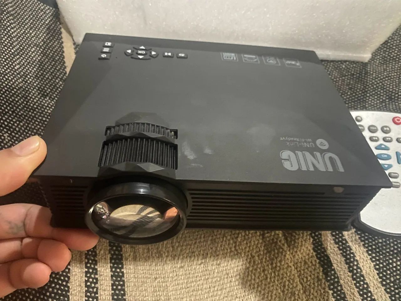 Unic Projector in box with remote control and Wi-Fi64595549110657120